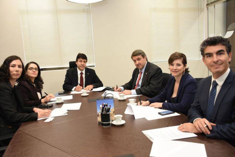 Presidentes de associações de categorias jurídicas assinaram o termo na CAA/PR - Foto: Bebel Ritzmann/Divulgação