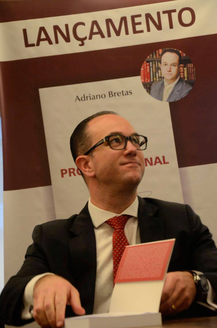 Adriano Bretas lança livro pela Editora Sala de Aula Criminal - Foto: Zinho Gomes Adriano Bretas lança livro pela Editora Sala de Aula Criminal - Foto: Zinho Gomes