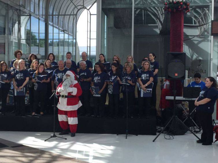 Coral da CAA e OAB Paraná cantou músicas de Natal no Shopping Novo Batel no último domingo (3) - Foto: Divulgação Coral da CAA e OAB Paraná cantou músicas de Natal no Shopping Novo Batel no último domingo (3) - Foto: Divulgação
