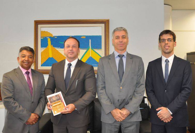 Francisco Zanicotti recebe da APMCuritiba diagnóstico da ANPM - Foto: Divulgação Francisco Zanicotti recebe da APMCuritiba diagnóstico da ANPM - Foto: Divulgação