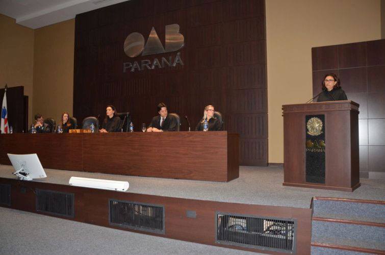 Márcia Maluf Heisler representou a CAA/PR em solenidade de compromisso coletivo - Foto: Divulgação Márcia Maluf Heisler representou a CAA/PR em solenidade de compromisso coletivo - Foto: Divulgação