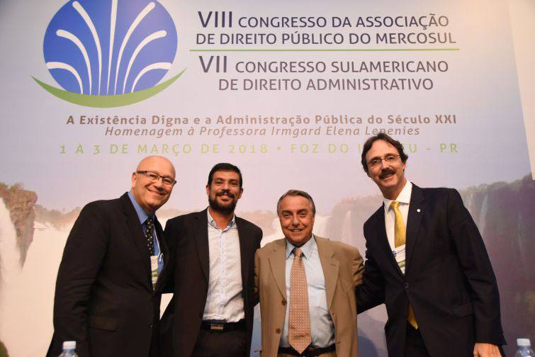 Conferencistas com o presidente dos congressos, Romeu Bacellar Filho - Foto: Bebel Ritzmann Conferencistas com o presidente dos congressos, Romeu Bacellar Filho - Foto: Bebel Ritzmann