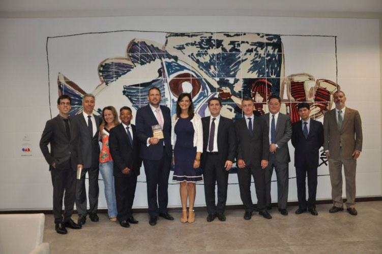 Presidente e secretária-geral da OAB-PR receberam o diagnóstico dos procuradores - Foto: Divulgação Presidente e secretária-geral da OAB-PR receberam o diagnóstico dos procuradores - Foto: Divulgação