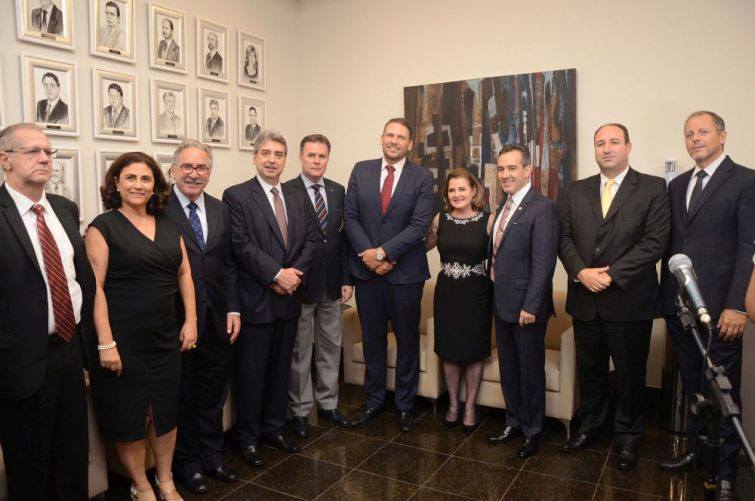 Helcio Kronberg entre José Augusto Araújo de Noronha e Sérgio Rocha Pombo - Foto: Zinho Gomes Helcio Kronberg entre José Augusto Araújo de Noronha e Sérgio Rocha Pombo - Foto: Zinho Gomes