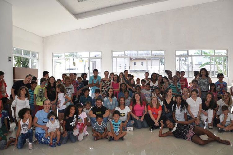 Campanha distribui kits de higiene visando à saúde bucal das crianças - Foto: Divulgação Campanha distribui kits de higiene visando à saúde bucal das crianças - Foto: Divulgação