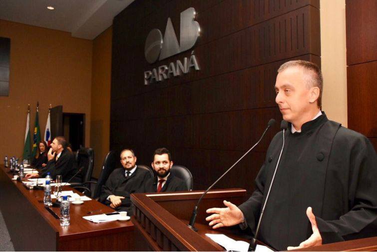 Roberto Altheim fez o discurso se saudação para os novos profissionais da advocacia - Foto: Bebel Ritzmann Roberto Altheim fez o discurso se saudação para os novos profissionais da advocacia - Foto: Bebel Ritzmann