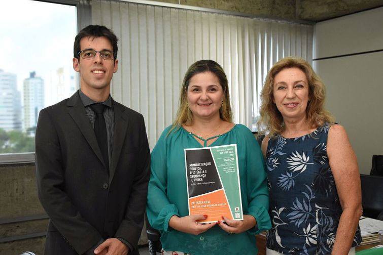 Procuradora-geral de Curitiba recebe os diretores da APMC - Foto: Bebel Ritzmann/Divulgação Procuradora-geral de Curitiba recebe os diretores da APMC - Foto: Bebel Ritzmann/Divulgação