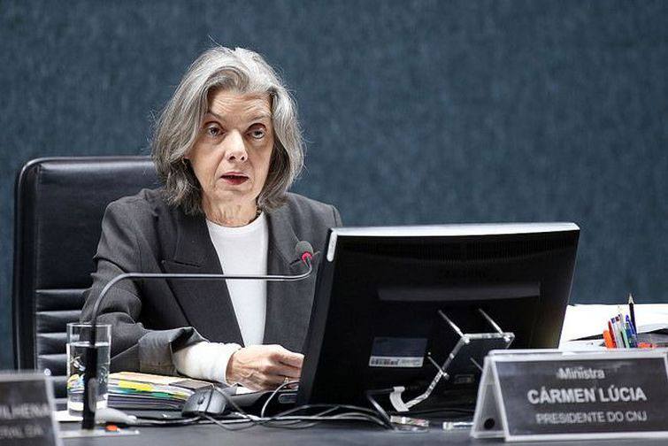 Cármen Lúcia diz que embora os títulos de mestrado e o doutorado sejam da maior importância, é preciso levar em consideração a vocação e o talento dos juízes - Foto: Luiz Silveira/Agência CNJ Cármen Lúcia diz que embora os títulos de mestrado e o doutorado sejam da maior importância, é preciso levar em consideração a vocação e o talento dos juízes - Foto: Luiz Silveira/Agência CNJ