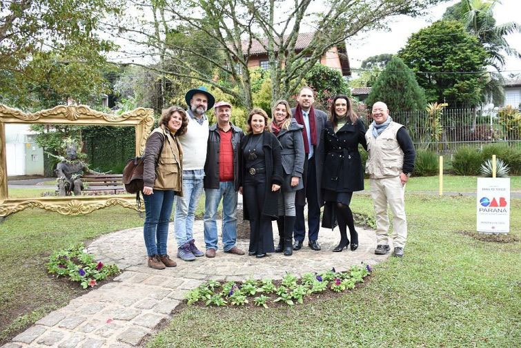 Diretores e conselheiros da OAB estiveram no local que deverá receber atividades esportivas e recreativas da CAA/PR - Foto: Bebel Ritzmann Diretores e conselheiros da OAB estiveram no local que deverá receber atividades esportivas e recreativas da CAA/PR - Foto: Bebel Ritzmann