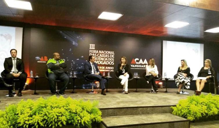 Vice-presidente Daniela Ballão apresentou projetos da CAA/PR para representantes de CAAs de todo o país - Foto: Divulgação Vice-presidente Daniela Ballão apresentou projetos da CAA/PR para representantes de CAAs de todo o país - Foto: Divulgação