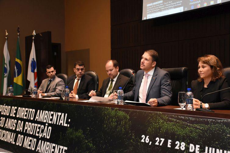 Vice-presidente da CAA/PR Daniela Ballão Ernlund integrou a mesa de abertura do evento - Foto: Divulgação Vice-presidente da CAA/PR Daniela Ballão Ernlund integrou a mesa de abertura do evento - Foto: Divulgação