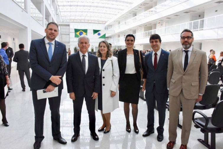 Diretoria da Caixa de Assistência dos Advogados prestigia inauguração do Centro Judiciário de Curitiba, no bairro Ahú - Foto: Bebel Ritzmann Diretoria da Caixa de Assistência dos Advogados prestigia inauguração do Centro Judiciário de Curitiba, no bairro Ahú - Foto: Bebel Ritzmann