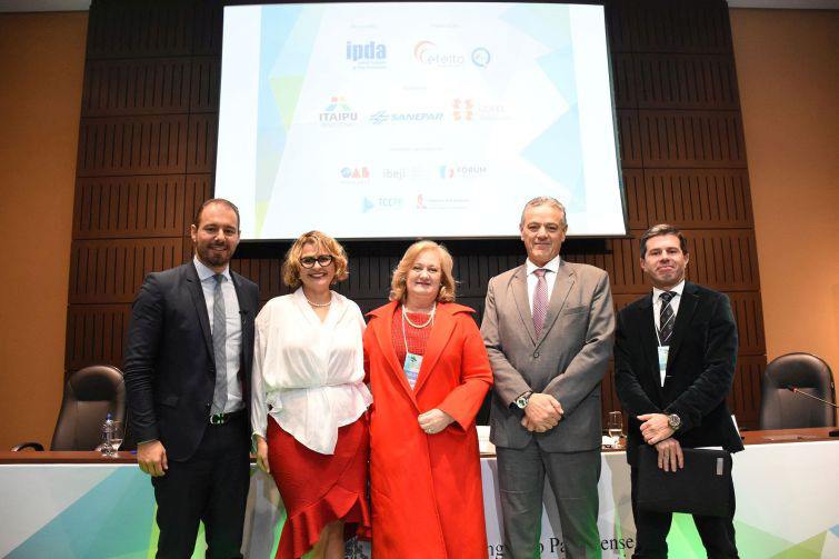 Participantes do painel com o presidente do IPDA, Edgar Guimarães - Foto: Bebel Ritzmann Participantes do painel com o presidente do IPDA, Edgar Guimarães - Foto: Bebel Ritzmann