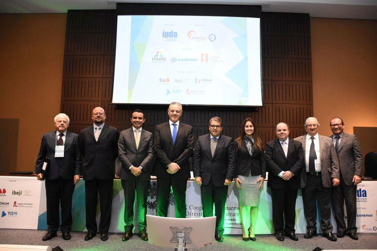 Debatedores com Edgar Guimarães, Antonio Baccarin e Marcio Cammarosano - Foto: Bebel Ritzmann