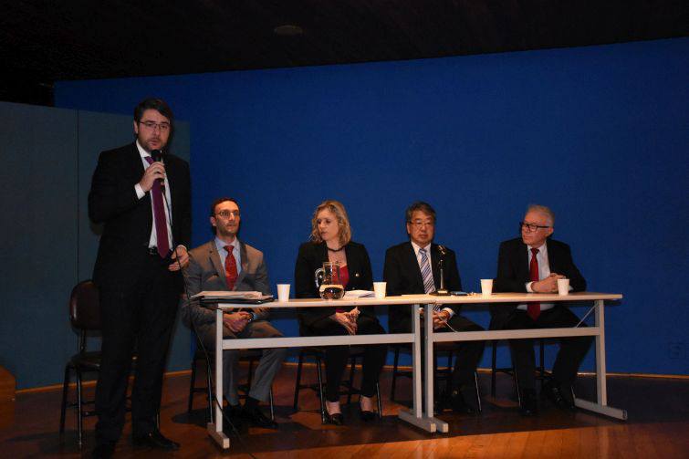 Fancisco Zardo coordena a mesa de palestrantes do congresso - Foto: Bebel Ritzmann Fancisco Zardo coordena a mesa de palestrantes do congresso - Foto: Bebel Ritzmann Fancisco Zardo coordena a mesa de palestrantes do congresso - Foto: Bebel Ritzmann Fancisco Zardo coordena a mesa de palestrantes do congresso - Foto: Bebel Ritzmann
