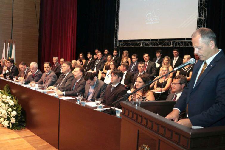 Solenidade de posse da diretoria da OAB Umuarama, prestigiada pelo presidente da CAA/PR, Fabiano Baracat - Foto: Divulgação Solenidade de posse da diretoria da OAB Umuarama, prestigiada pelo presidente da CAA/PR, Fabiano Baracat - Foto: Divulgação