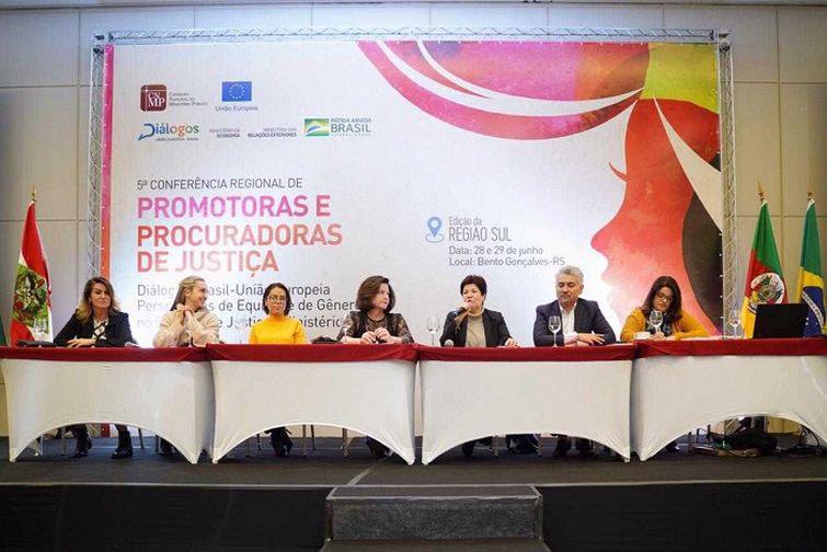 Presidente do CNMP, Raquel Dodge conduziu painel temático – Percepção Feminina sobre equidade de gênero - Foto: CNMP Presidente do CNMP, Raquel Dodge conduziu painel temático – Percepção Feminina sobre equidade de gênero - Foto: CNMP