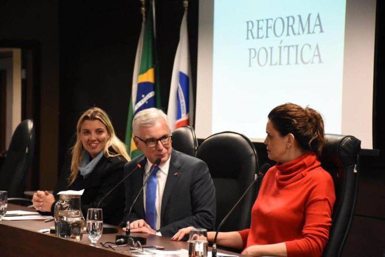 Secretária-geral da CAA/PR, Luciana Sbrissia, integrou a mesa de abertura do evento na sede da Seccional - Foto: Divulgação Secretária-geral da CAA/PR, Luciana Sbrissia, integrou a mesa de abertura do evento na sede da Seccional - Foto: Divulgação