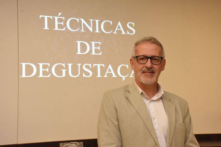 O sommelier André Porto explicou as técnicas de harmonização - Foto: Bebel Ritzmann O sommelier André Porto explicou as técnicas de harmonização - Foto: Bebel Ritzmann