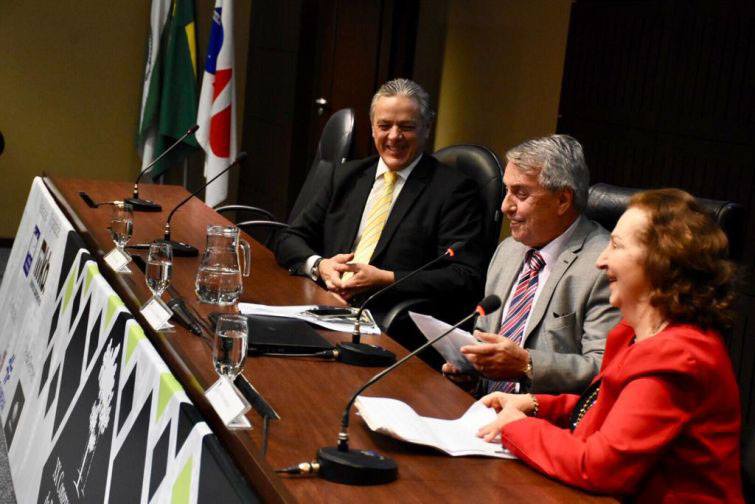 Edgar Guimarães, Romeu Felipe Bacellar Filho e Odete Medauar - Foto: Bebel Ritzmann Edgar Guimarães, Romeu Felipe Bacellar Filho e Odete Medauar - Foto: Bebel Ritzmann