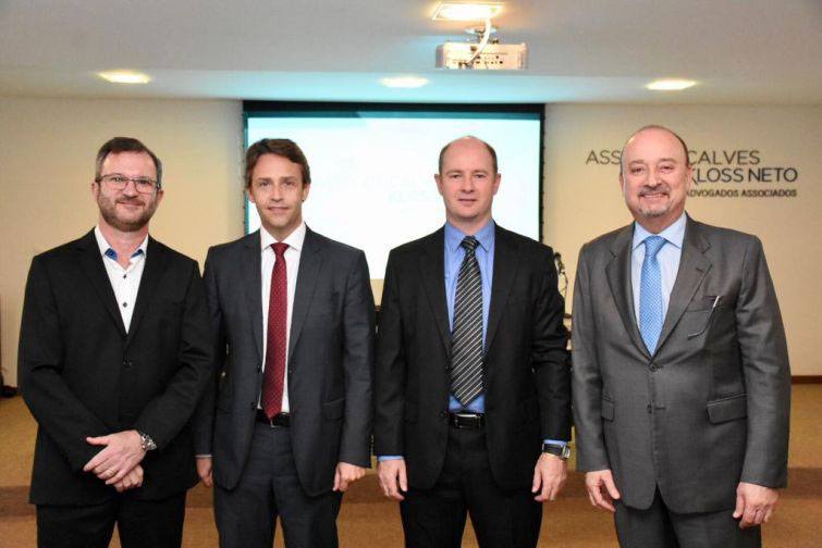 Fuga, Nied, Ted Marco Sander, advogado da Cooperaliança, e Guilherme Kloss Neto - Foto: Bebel Ritzmann Fuga, Nied, Ted Marco Sander, advogado da Cooperaliança, e Guilherme Kloss Neto - Foto: Bebel Ritzmann