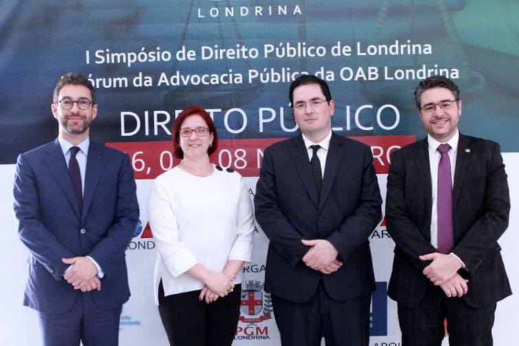Na foto membro do IPDA, Rafael Munhoz de Mello, a professora Adriana da Costa Ricardo Schier, O procurador do Estado Luiz Henrique Sormani Barbugiani e o diretor executivo adjunto Francisco Zardo - Foto: Divulgação Na foto membro do IPDA, Rafael Munhoz de Mello, a professora Adriana da Costa Ricardo Schier, O procurador do Estado Luiz Henrique Sormani Barbugiani e o diretor executivo adjunto Francisco Zardo - Foto: Divulgação