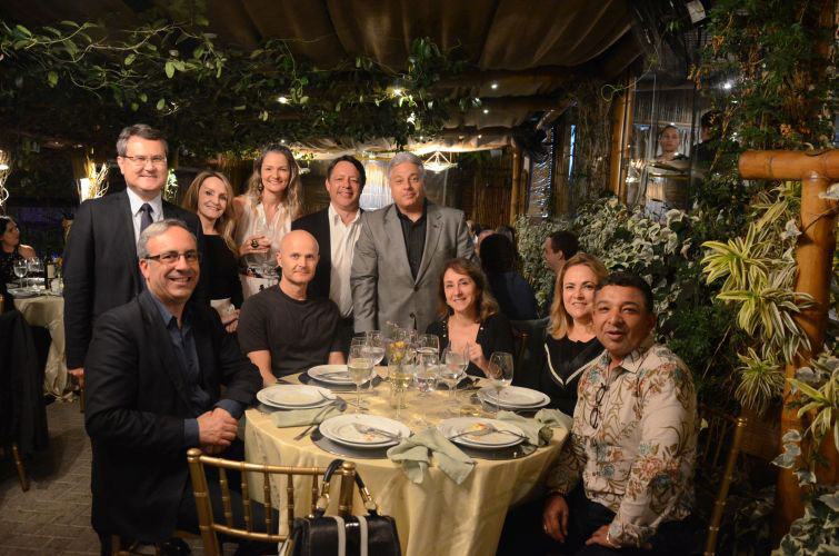 Jantar de confraternização de final de ano reuniu diretores e associados - Foto: Polianna Marcelino Jantar de confraternização de final de ano reuniu diretores e associados - Foto: Polianna Marcelino