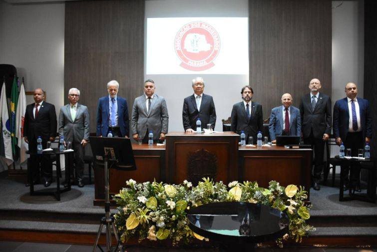 Solenidade de posse da nova diretoria foi realizada no auditório da AMAPAR, em Curitiba - Foto: Bebel Ritzmann Solenidade de posse da nova diretoria foi realizada no auditório da AMAPAR, em Curitiba - Foto: Bebel Ritzmann