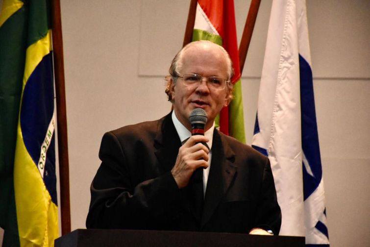 Professor Juarez Freitas será o homenageado do XXI Congresso Paranaense de Direito Administrativo - Foto: Bebel Ritzmann Professor Juarez Freitas será o homenageado do XXI Congresso Paranaense de Direito Administrativo - Foto: Bebel Ritzmann