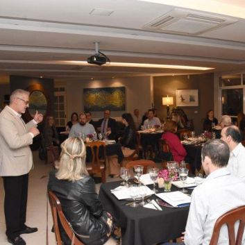 DEGUSTAÇÃO ÀS CEGAS 